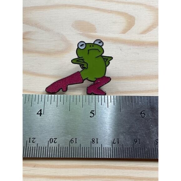Frog Enamel Pin With Red Boots & Double Clutch Back Sassy - Picture 2 of 3